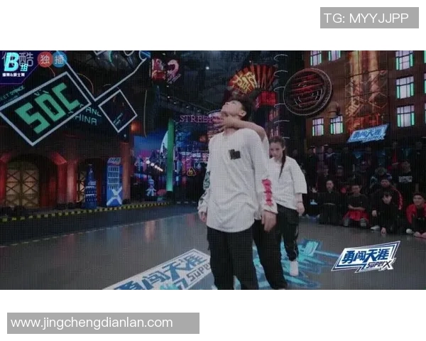 重庆街舞队与南京街舞队赛后复盘探讨灵活性表现与战术运用