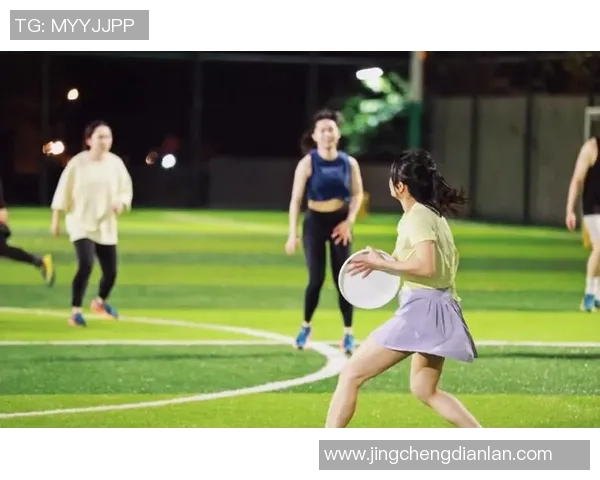 重庆飞盘队与成都飞盘队赛后复盘探讨灵活性表现与战术调整